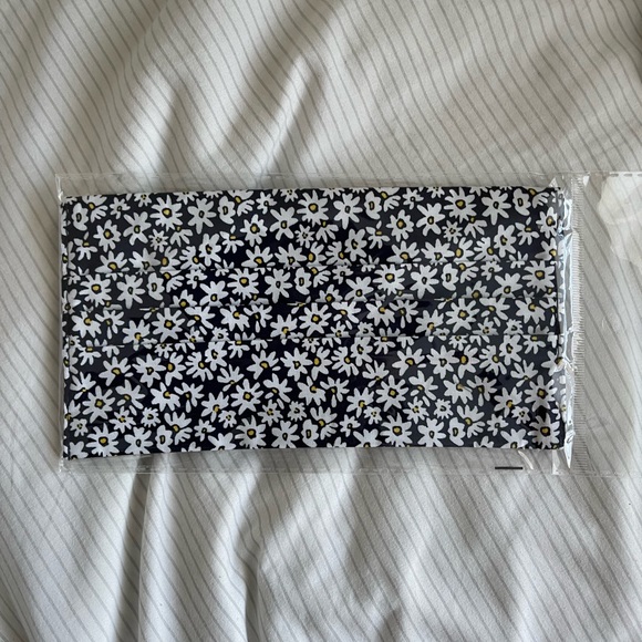 Face mask - Picture 6 of 11